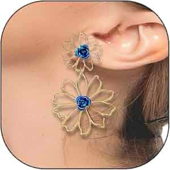 Gold Plated Elegant Gold And Blue Floral Earrings 26$